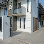 RedDoorz Plus Syariah near Stasiun Tegal 2